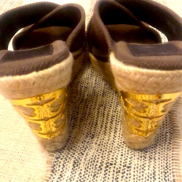 Tory Burch Kristen Brown Canvas Wedges with Gold Logo - Picture 2 of 8